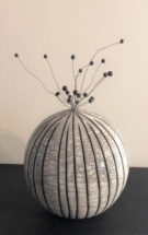 Les planètes fleurs sont des objets de décoration fait-main fabriquer dans l&#039;atelier de Sylvie Souton artisan art en Lozère