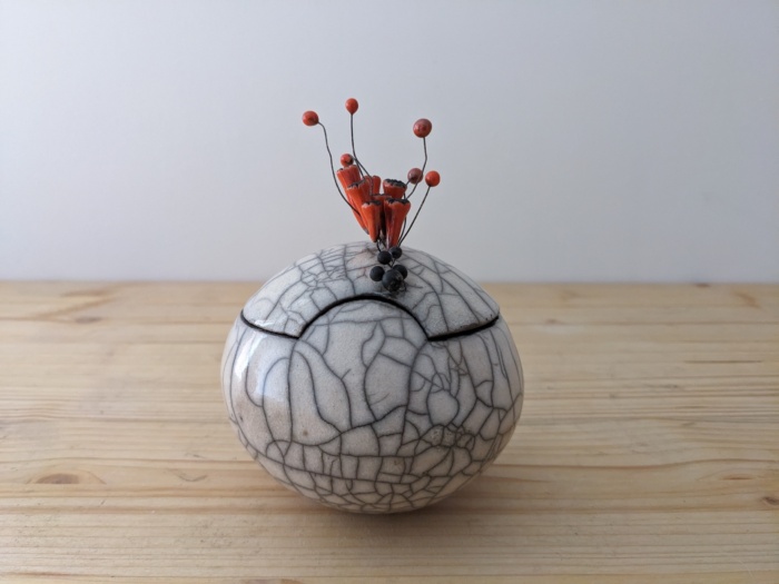 Boîte artisanale en céramique décorée – Atelier de la Terre Ronde
